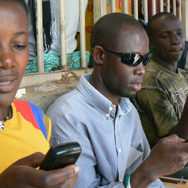First Internet Society Discussion Paper on The Mobile App Divide Thumbnail