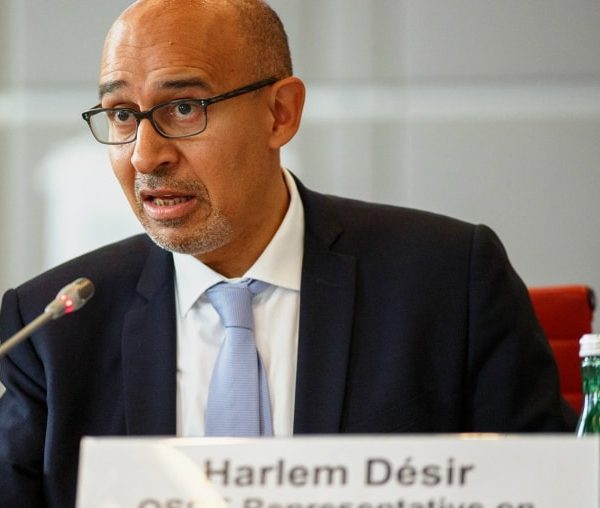 Penser l&rsquo;avenir : Harlem Désir sur la liberté d&rsquo;expression en ligne Thumbnail
