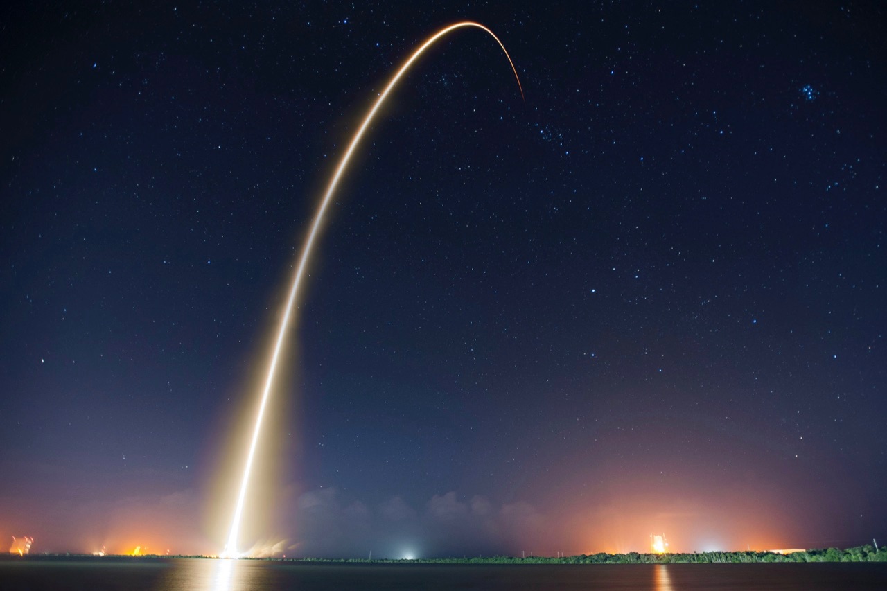 Qu&rsquo;est-ce qu&rsquo;un système satellitaire LEO et peut-il aider à construire un Internet plus grand ? Thumbnail